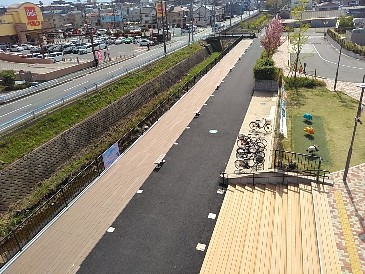 遊歩道と広場の整備工事