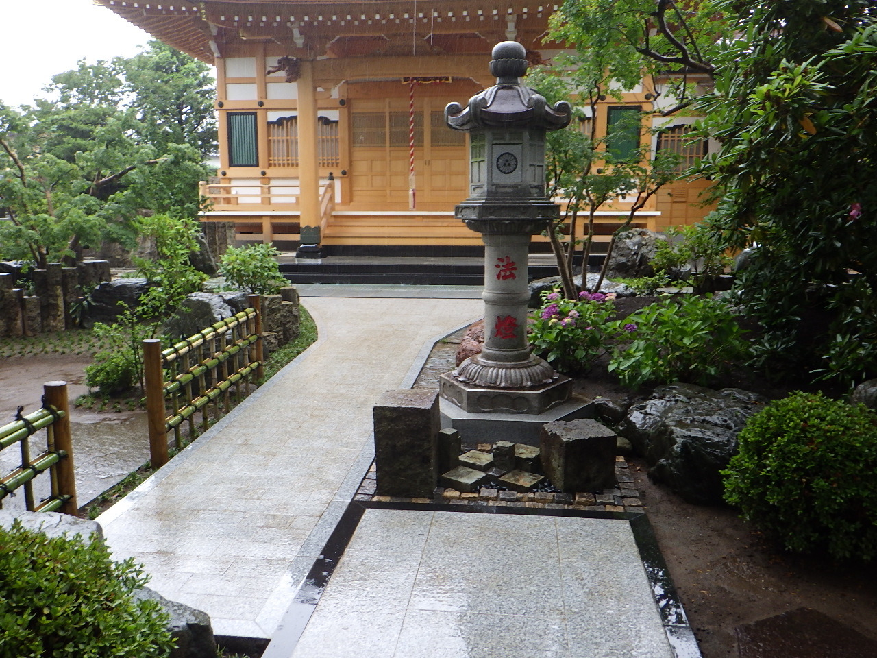 寺院の参道と境内の造成工事